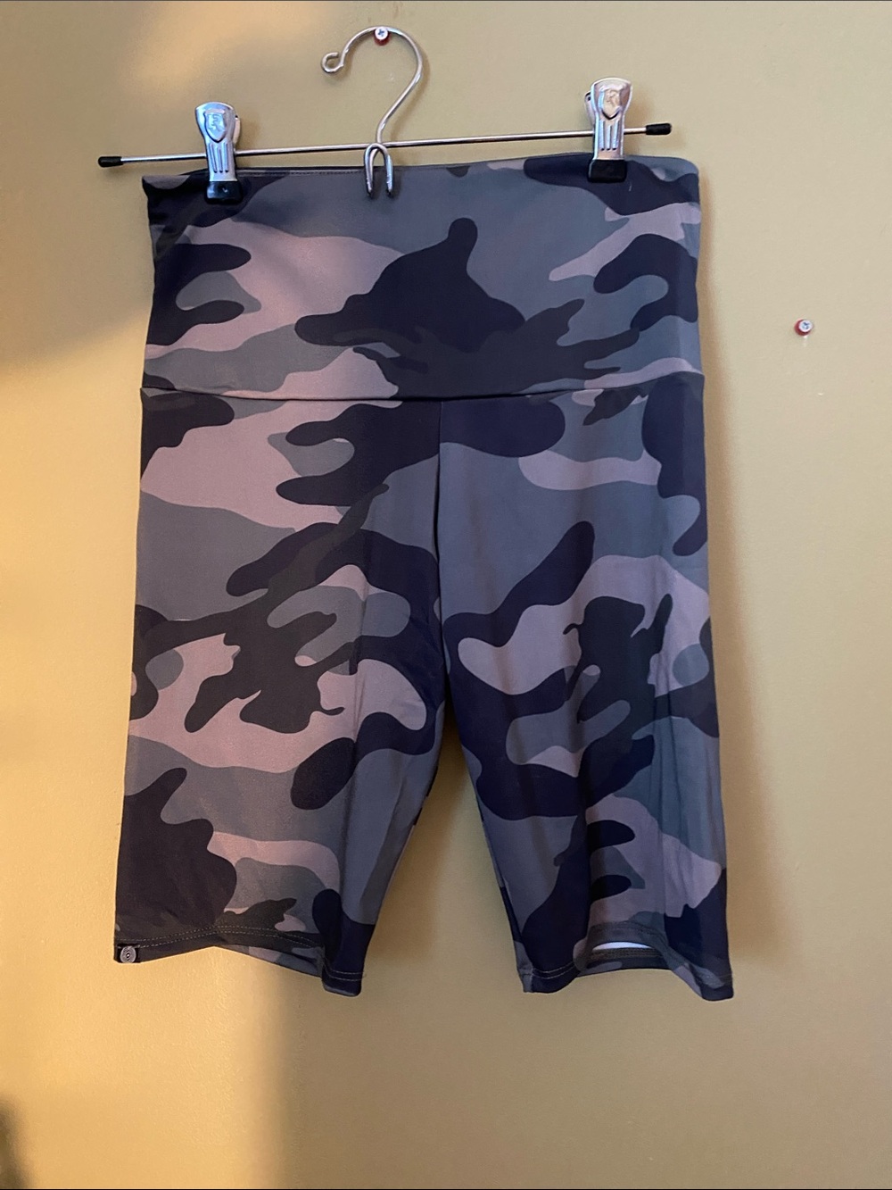 Onzie Women's High-Waist Camo Bike Shorts -Size S/M